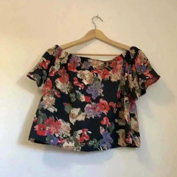 EUC  Revamped crop Size Small - Picture 6 of 6